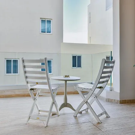 Sliema Border - Private Bedroom & Bath - Guest Terrace & Living Area