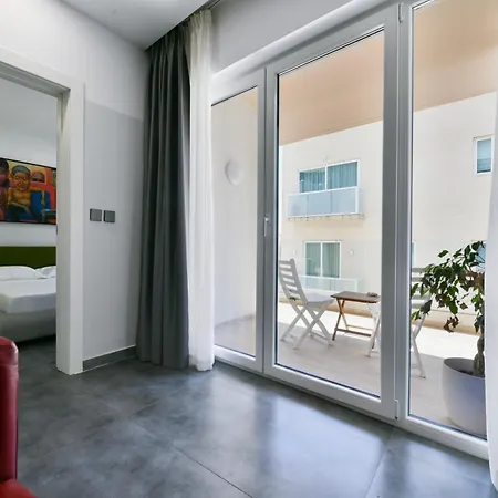 Sliema Border - Private Bedroom & Bath - Guest Terrace & Living Area